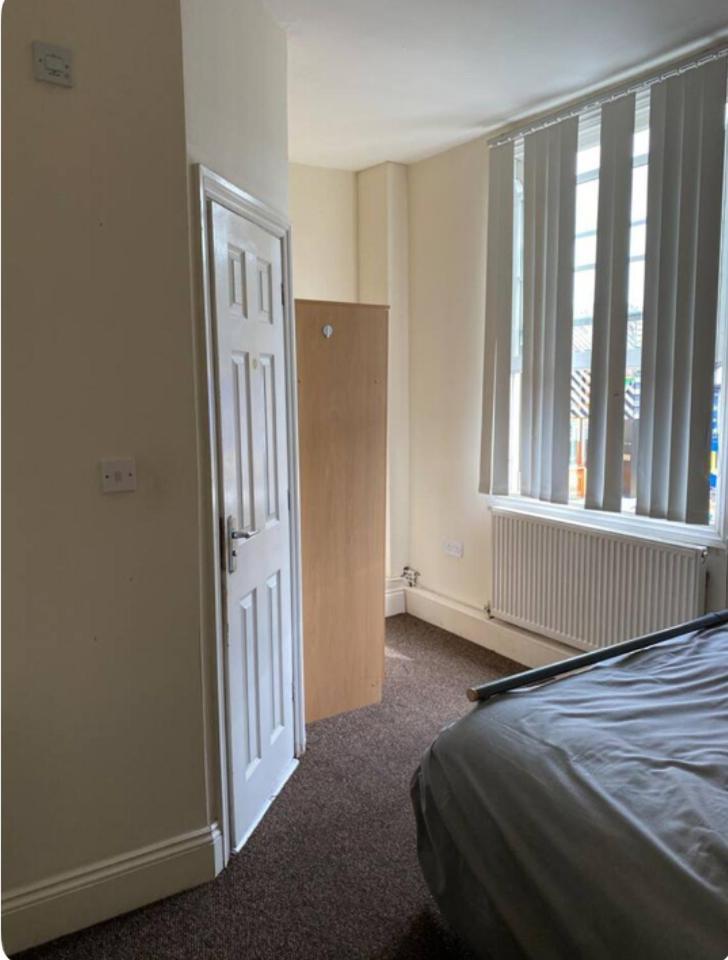 Pensión Double In Cv1 With En-suite Bathroom *